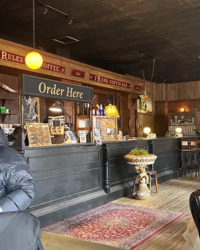 프랭크커핀바 내부