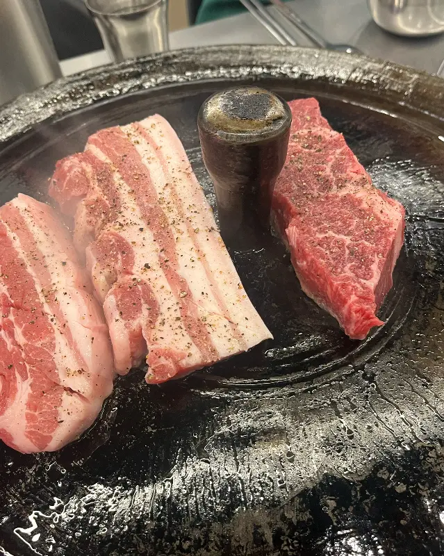 고기와 함께 구워먹는 김치