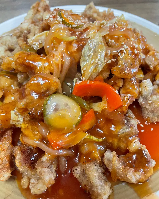 한상 가득 차려진 탕수육과 짜장면