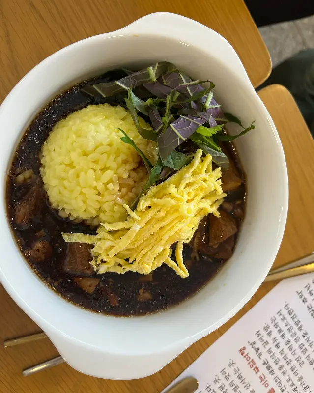 고소한 풍미가 일품인 두부 된장 덮밥