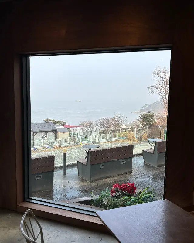 아늑하고 편안한 분위기의 트라몬토 카페 내부