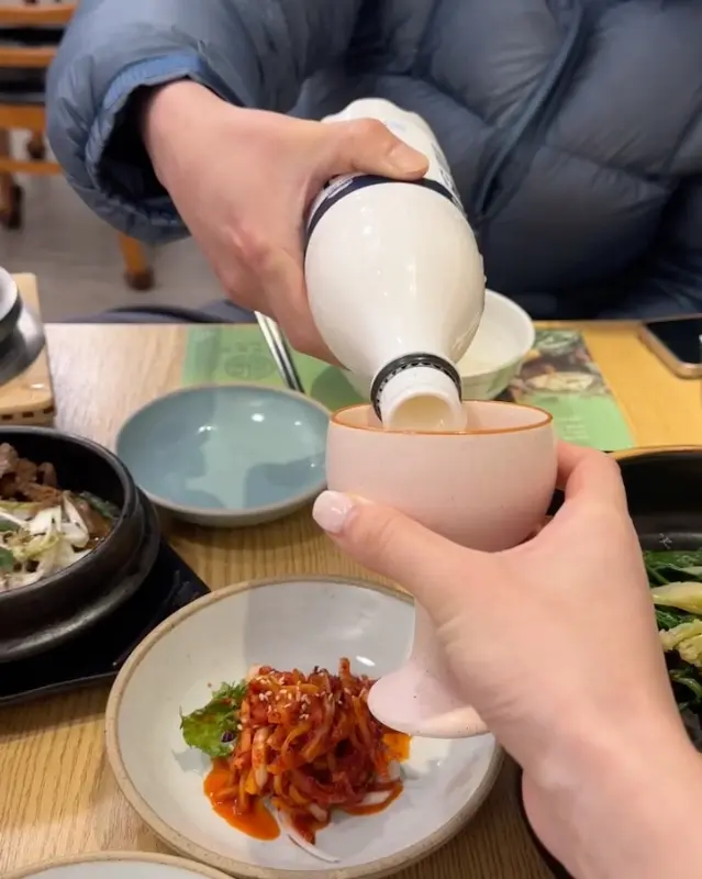 깔끔하게 세팅된 테이블