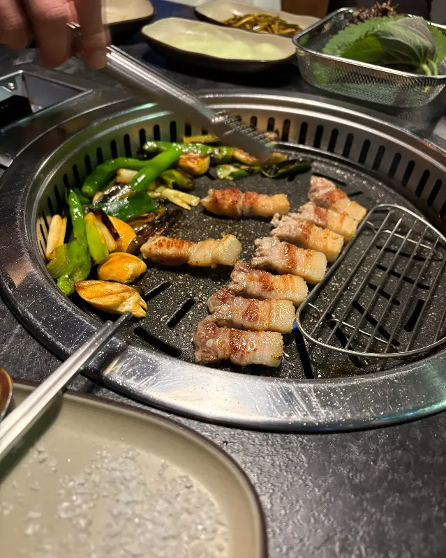 직원분이 직접 구워주는 맛있는 고기