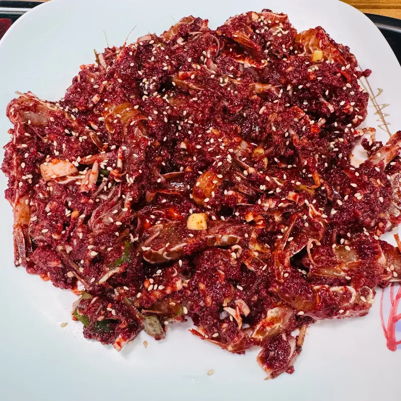 매콤달콤한 양념에 버무려진 새우무침