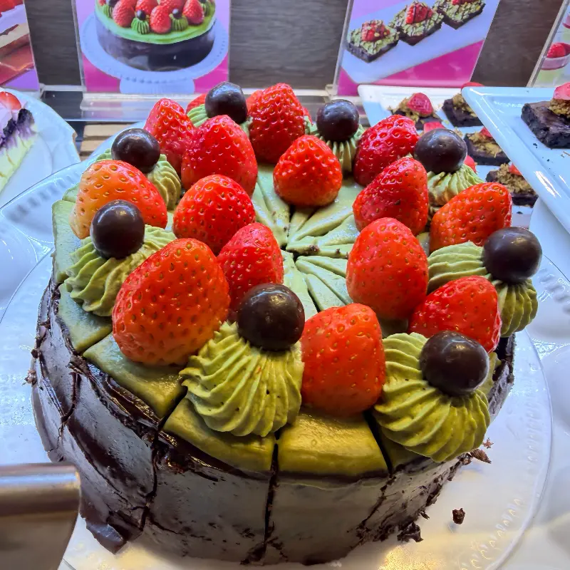 딸기 축제 시즌을 맞아 더욱 풍성해진 디저트 코너