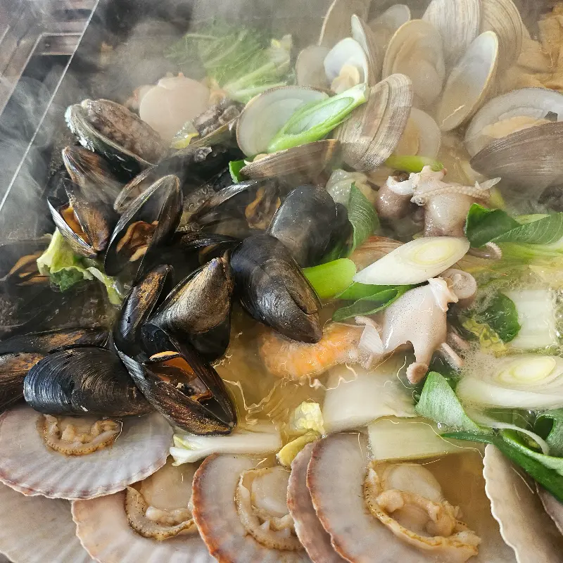 시원한 국물이 일품인 조개찜