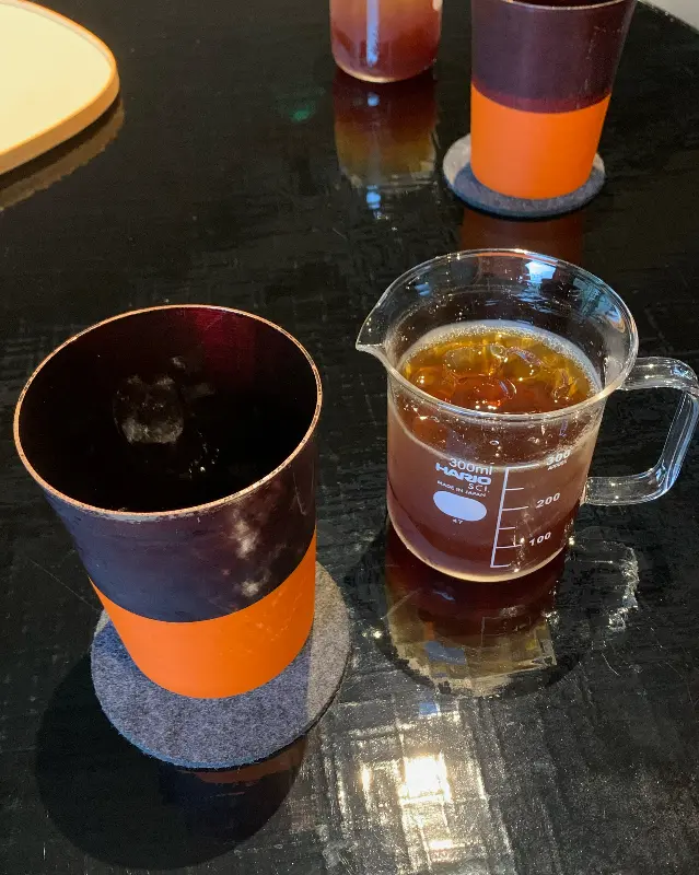 심플하면서도 세련된 컵 디자인