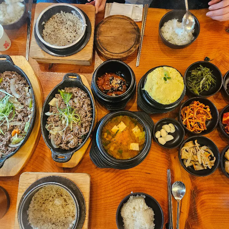 푸짐한 쌈밥 한 상 차림