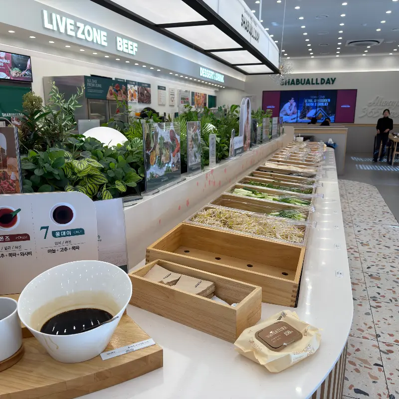 신선한 야채가 가득한 샐러드바