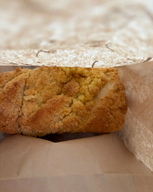 소보로 토핑이 듬뿍 올라간 밤 식빵