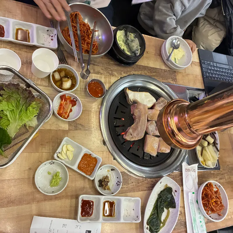 테이블 위 풍경