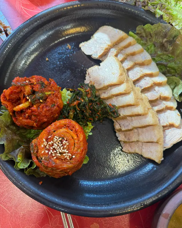 보쌈과 김치의 조화