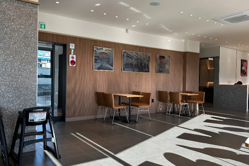 투썸플레이스 부산백운포점 2층 내부