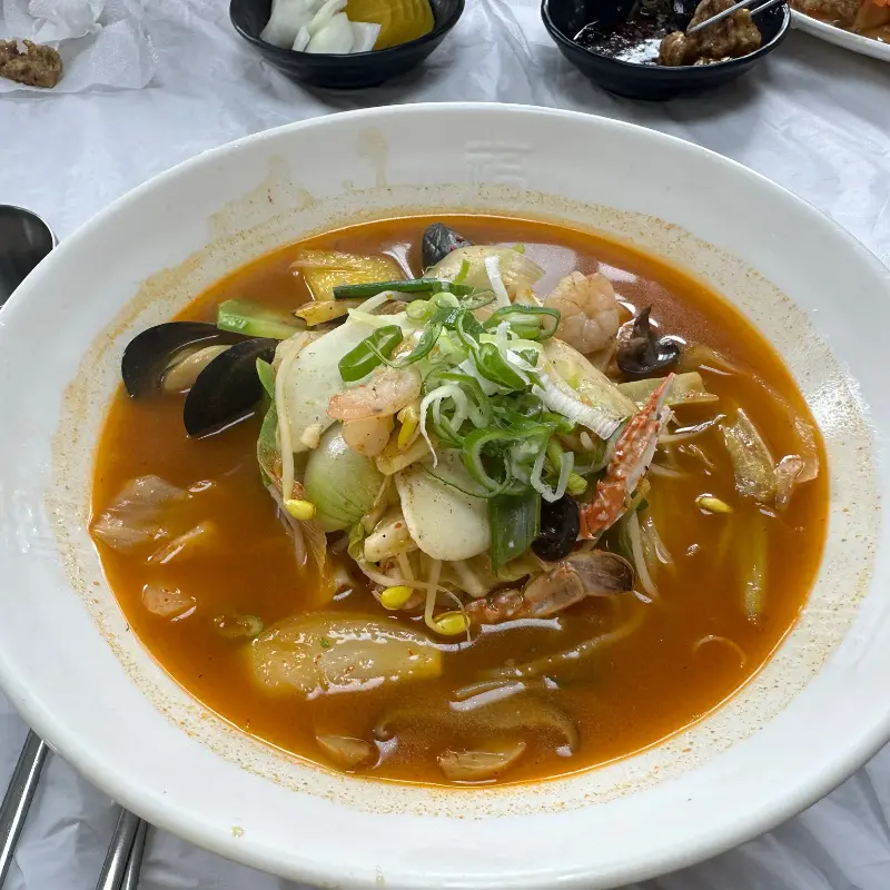 푸짐한 짬뽕 한 그릇