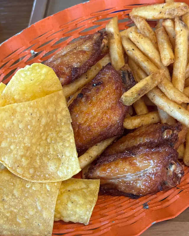 세트로 함께 나오는 푸짐한 사이드 메뉴