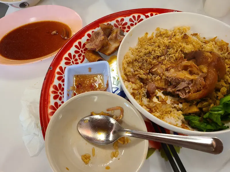 푸짐한 족발 덮밥