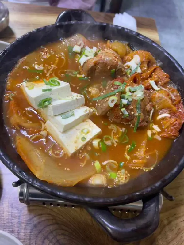 보글보글 끓는 김치찜