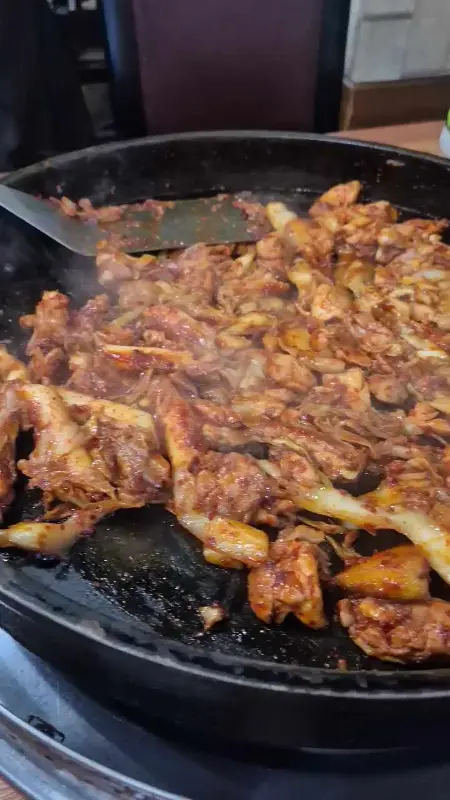 지글지글 익어가는 닭갈비