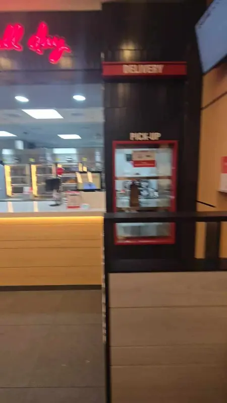 KFC 용원점 내부 픽업 공간