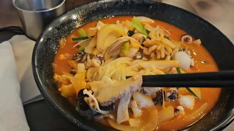 해산물이 가득한 짬뽕