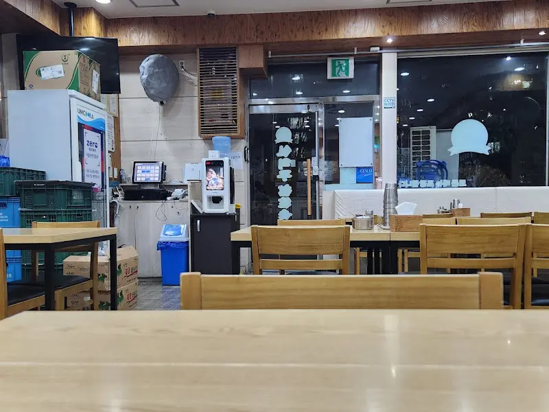 신의주찹쌀순대 내부