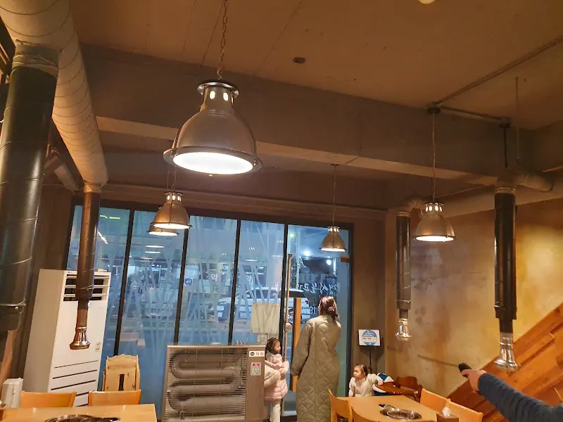 명성불고기 식당 내부