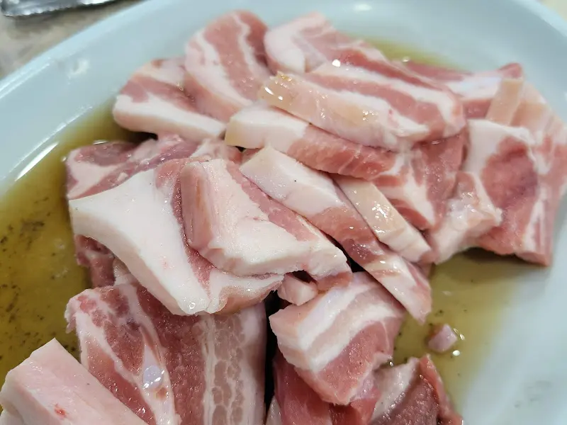 간장 소스에 절여진 삼겹살