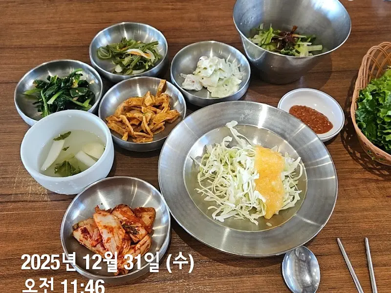 정갈하게 차려진 밑반찬