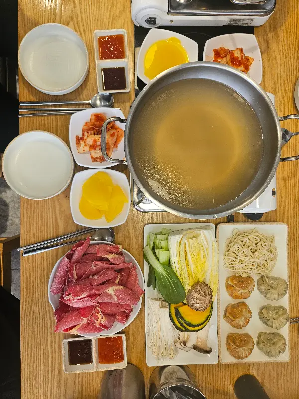 만두전골 한 상 차림