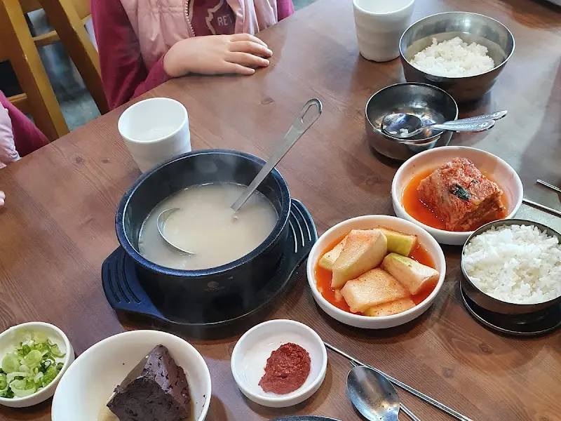 뜨끈이집 한상차림