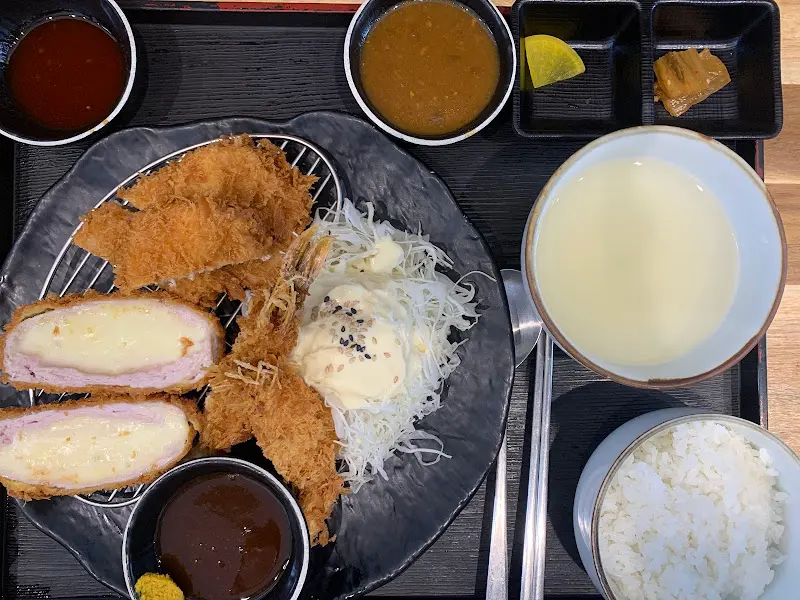 모듬 돈까스 한 상 차림