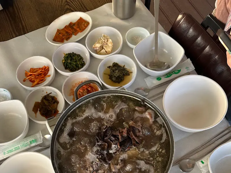 능이오리백숙과 밑반찬