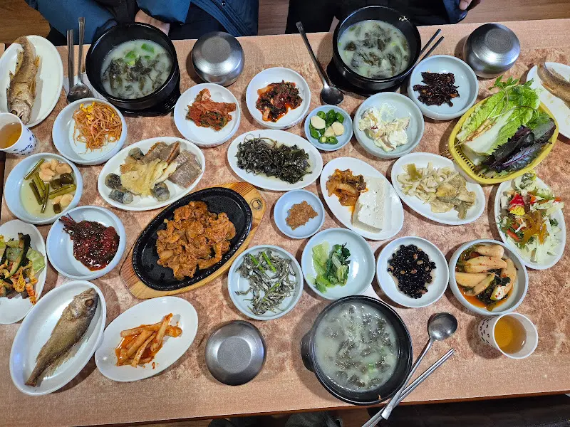 청학산 콩잎곰국 정식 상차림