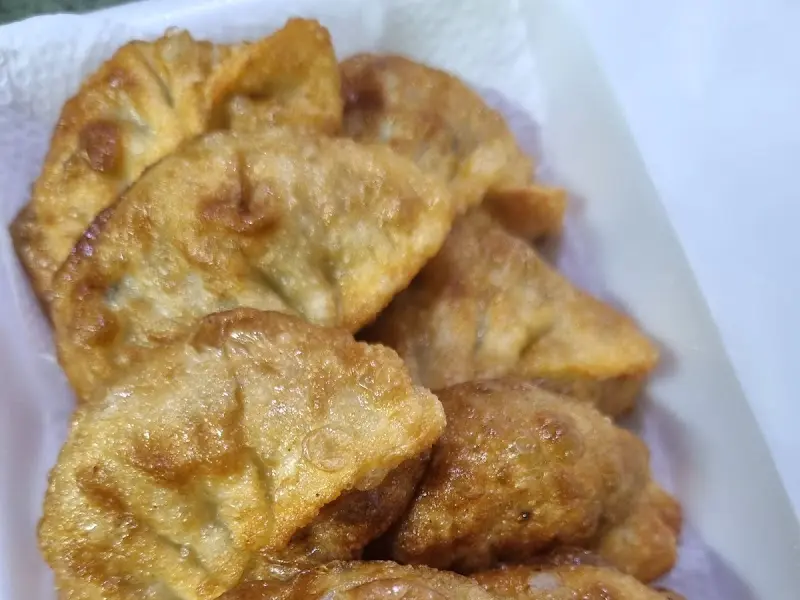 윤기가 자르르 흐르는 군만두