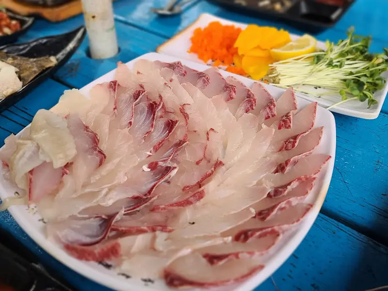 윤기가 흐르는 모듬회