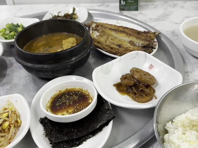 푸짐한 백반 한 상 차림