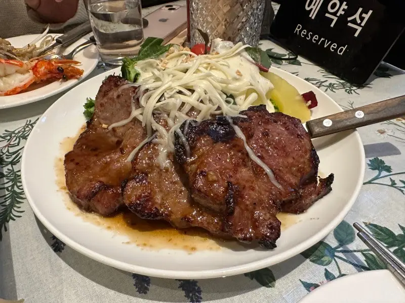 먹음직스러운 고기 요리