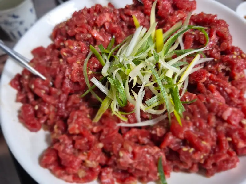 신선한 육회의 모습
