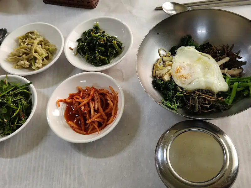 산채비빔밥과 밑반찬