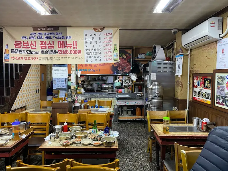 사랑방칼국수 내부