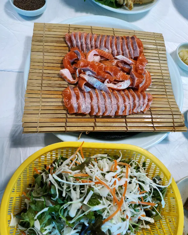 송어회 한 상 차림
