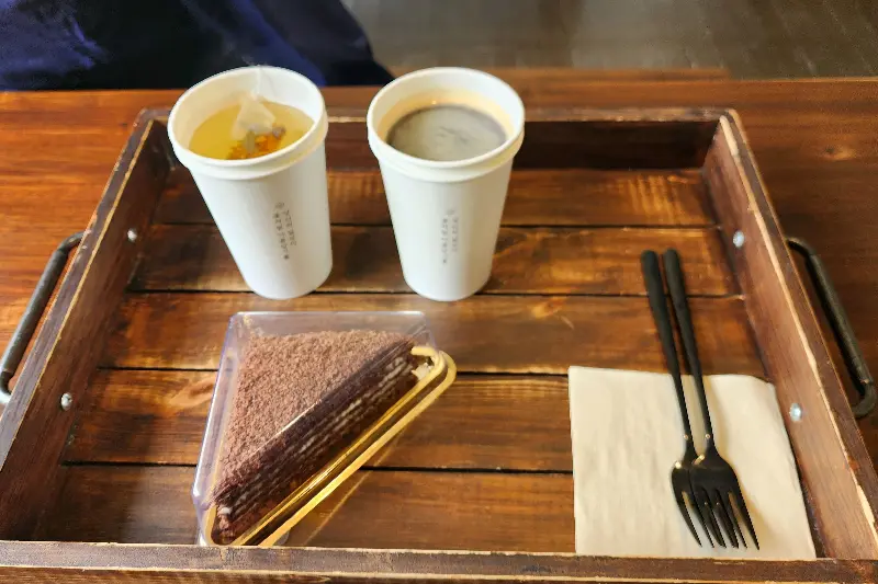 말렌카 케이크와 커피, 꽃차