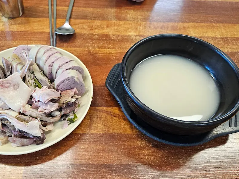 순대국밥과 모듬 순대 한 상 차림