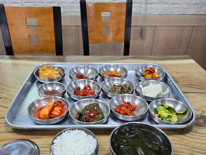 푸짐한 밑반찬 한 상 차림