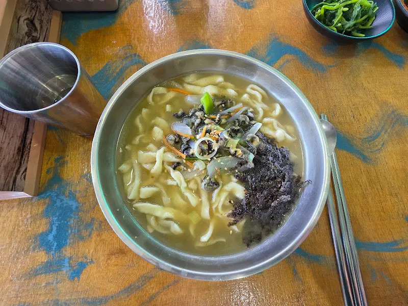 어멍이해녀집 보말칼국수