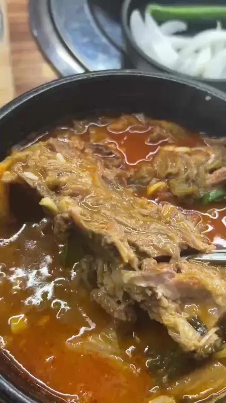 살코기가 푸짐하게 붙어있는 뼈