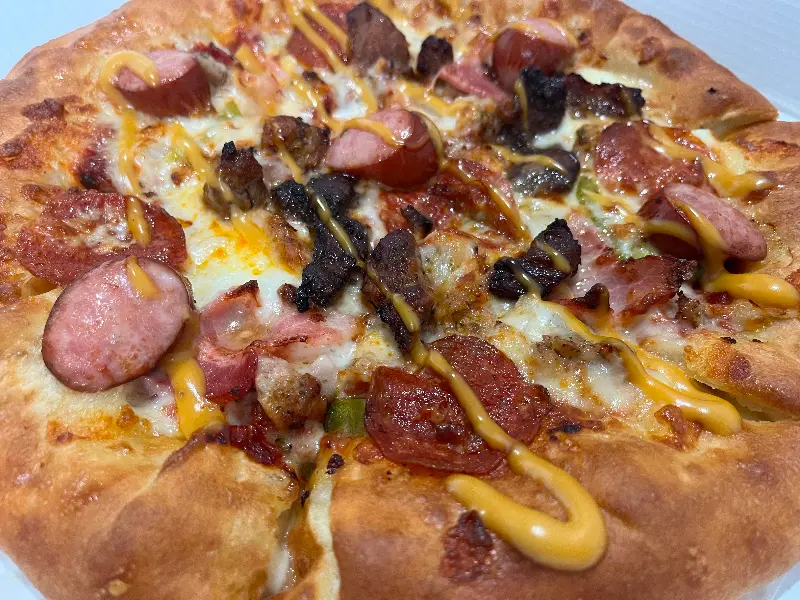 토핑 가득한 피자