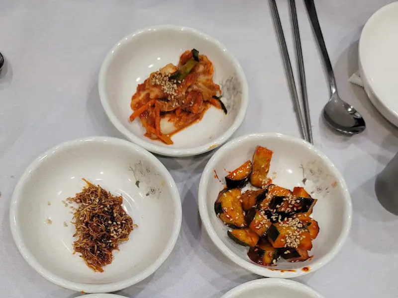 쌍치민물매운탕 밑반찬