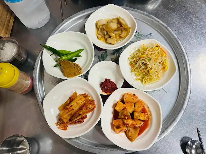 한라네소머리국밥 밑반찬