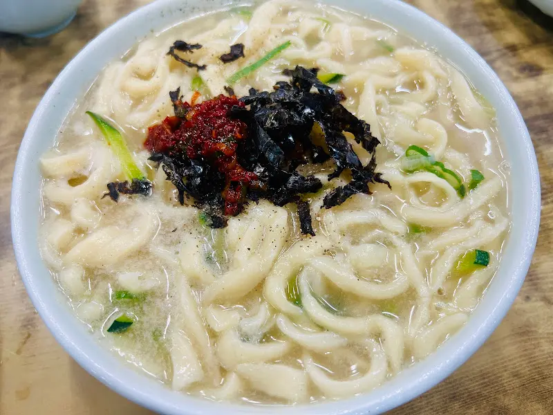 푸짐한 칼국수 한 그릇